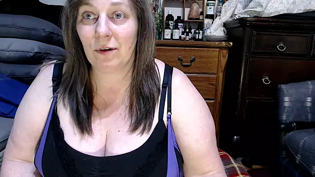 Snapshot of ladyscarlotta chatting on 03/08/25, 08:25 ladyscarlotta online show from 03/08/25, 08:25