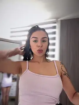 AmmyCollinsW online show from 02/04/25, 07:00