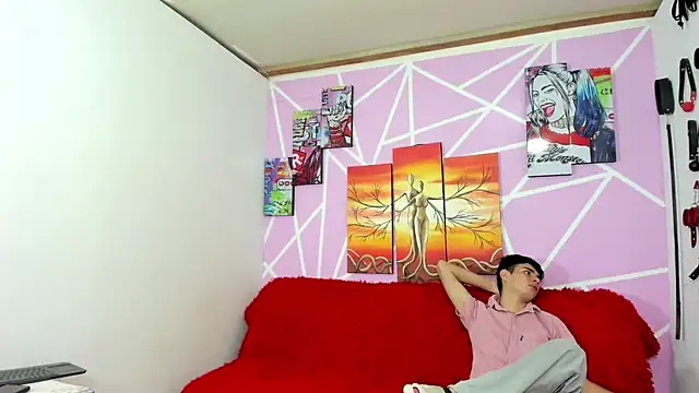 Snapshot of Fresahot2005 chatting on 12/14/24, 08:08 Fresahot2005 online show from 12/14/24, 08:08