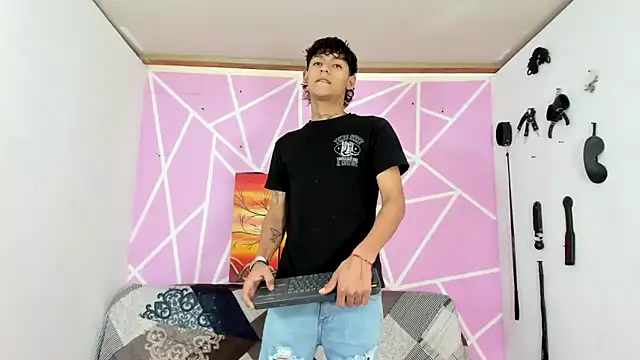 Snapshot of Fresahot2005 chatting on 01/26/25, 07:09 Fresahot2005 online show from 01/26/25, 07:09