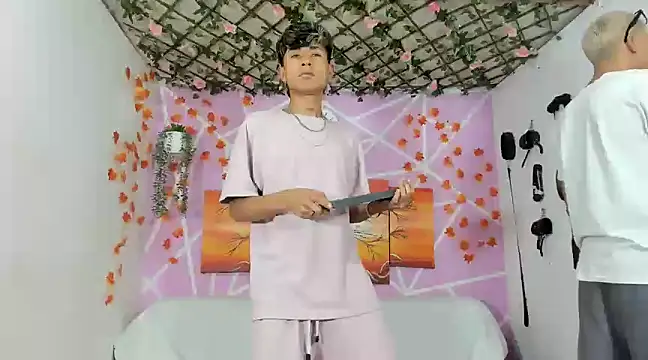 Snapshot of Fresahot2005 chatting on 03/09/25, 12:00 Fresahot2005 online show from 03/09/25, 12:00