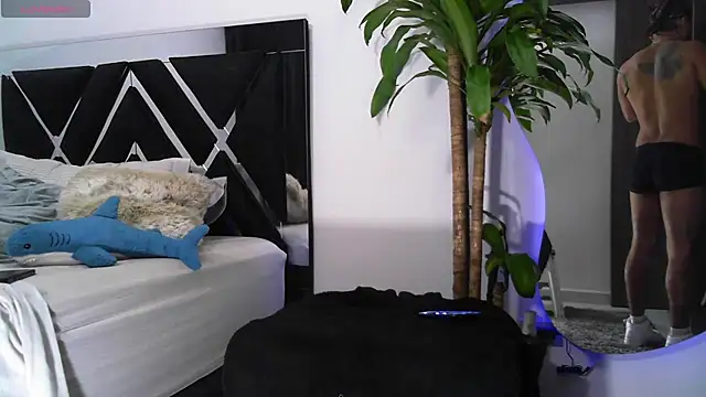 Snapshot of LeooBigBoy chatting on 02/21/25, 04:18 LeooBigBoy online show from 02/21/25, 04:18