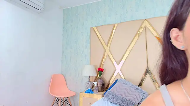 NicoleEsposito online show from 02/05/25, 02:08