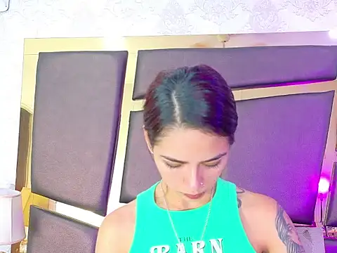 NicoleEsposito online show from 09/26/25, 01:15