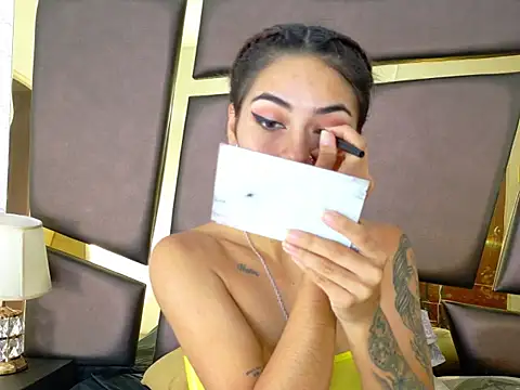 NicoleEsposito online show from 10/17/25, 01:14