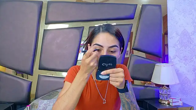 NicoleEsposito online show from 11/05/25, 01:11