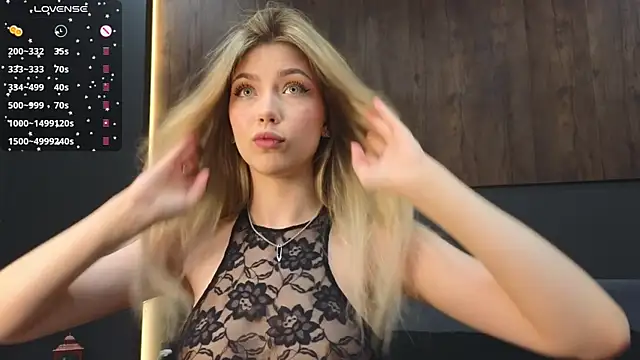 Snapshot of Rainaslater chatting on 12/24/24, 08:27 Rainaslater online show from 12/24/24, 08:27