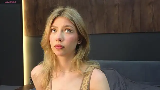 Snapshot of Rainaslater chatting on 02/08/25, 10:19 Rainaslater online show from 02/08/25, 10:19