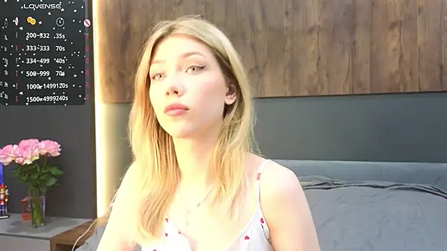 Snapshot of Rainaslater chatting on 02/19/25, 07:38 Rainaslater online show from 02/19/25, 07:38