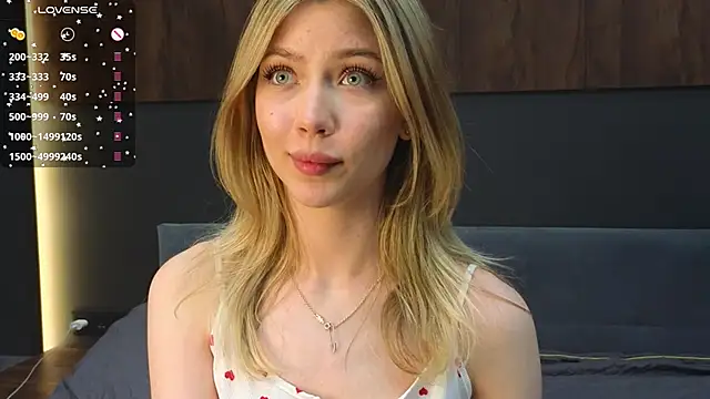 Snapshot of Rainaslater chatting on 02/20/25, 10:59 Rainaslater online show from 02/20/25, 10:59