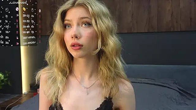 Snapshot of Rainaslater chatting on 02/21/25, 08:49 Rainaslater online show from 02/21/25, 08:49