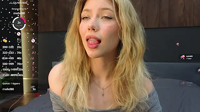 Snapshot of Rainaslater chatting on 02/22/25, 09:04 Rainaslater online show from 02/22/25, 09:04