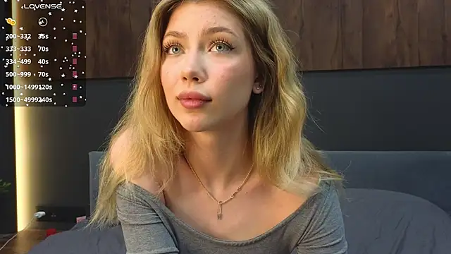 Snapshot of Rainaslater chatting on 02/23/25, 08:55 Rainaslater online show from 02/23/25, 08:55