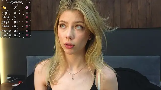 Snapshot of Rainaslater chatting on 03/01/25, 08:21 Rainaslater online show from 03/01/25, 08:21