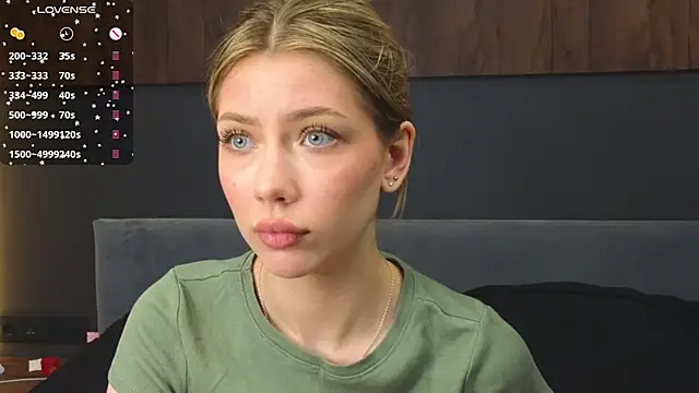 Snapshot of Rainaslater chatting on 03/06/25, 08:37 Rainaslater online show from 03/06/25, 08:37