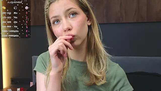 Snapshot of Rainaslater chatting on 03/06/25, 11:42 Rainaslater online show from 03/06/25, 11:42