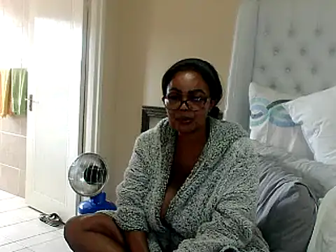 Snapshot of Carocurvy chatting on 03/17/25, 09:12 Carocurvy online show from 03/17/25, 09:12