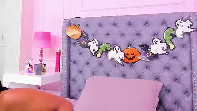 HaileeRoberts online show from 10/09/25, 12:36