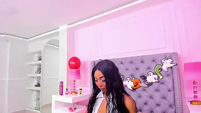 HaileeRoberts online show from 10/16/25, 12:50