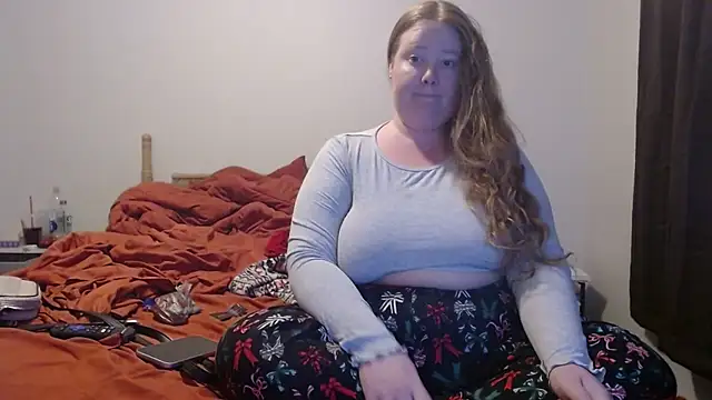 Snapshot of Sierra_bbyx chatting on 12/27/24, 02:58 Sierra bbyx online show from 12/27/24, 02:58