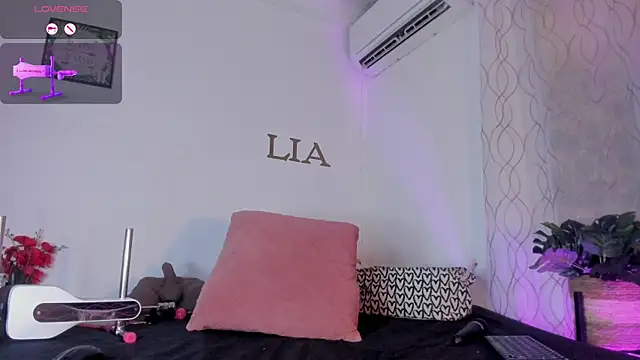 Lia johnsonn online show from 03/26/26, 11:27