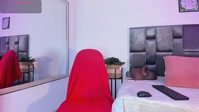 Lia johnsonn online show from 04/20/26, 11:46