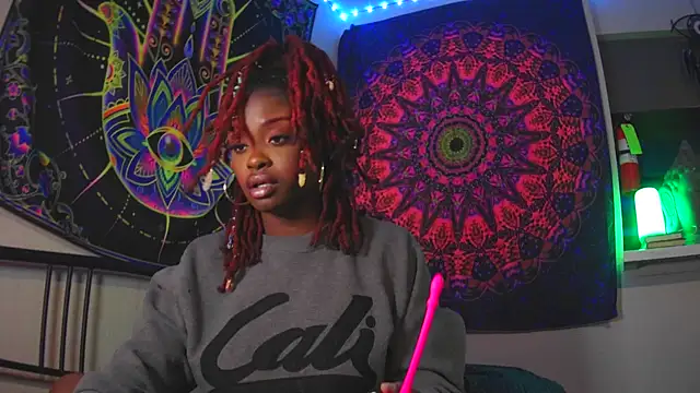 Snapshot of Tatithegoddess chatting on 02/13/25, 08:17 Tatithegoddess online show from 02/13/25, 08:17