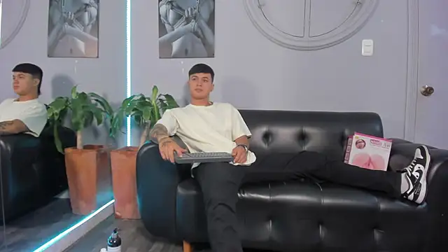 Cristopher strong online show from 01/24/25, 12:41