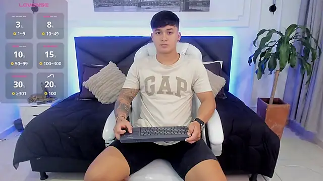 Cristopher strong online show from 11/02/25, 09:44