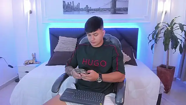 Cristopher strong online show from 11/30/25, 02:21