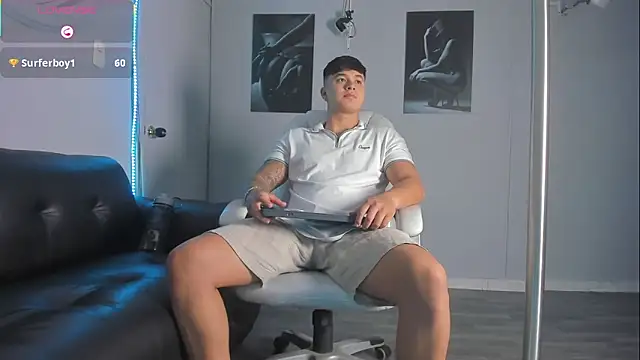 Snapshot of Cristopher_strong chatting on 02/10/26, 11:25 Cristopher strong online show from 02/10/26, 11:25