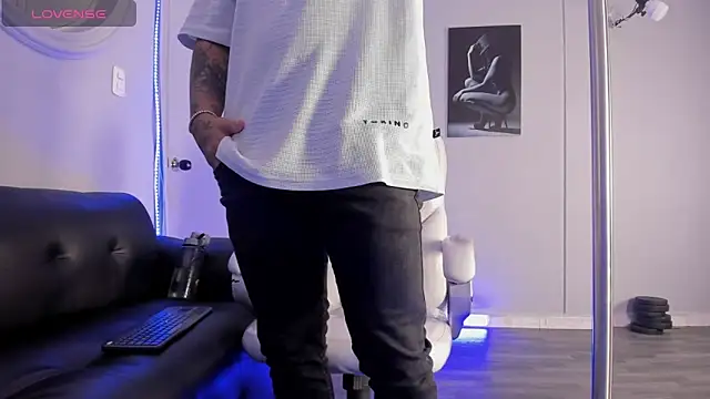 Snapshot of Cristopher_strong chatting on 02/28/26, 01:56 Cristopher strong online show from 02/28/26, 01:56