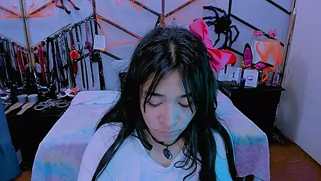 AlanaLuck online show from 10/31/25, 12:33