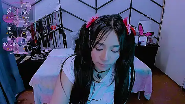 AlanaLuck online show from 11/10/25, 07:24