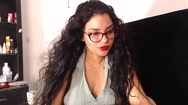 lolaa staars online show from 12/13/24, 09:13