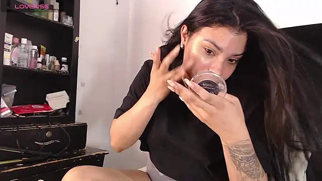 lolaa staars online show from 01/25/25, 10:39