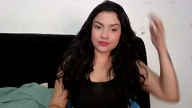 lolaa staars online show from 10/08/25, 08:34