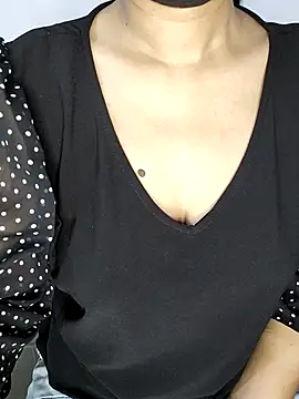 Snapshot of Ms_Neera chatting on 02/17/25, 01:32 Ms Neera online show from 02/17/25, 01:32