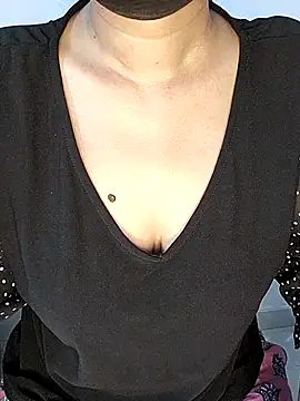 Snapshot of Ms_Neera chatting on 02/19/25, 02:12 Ms Neera online show from 02/19/25, 02:12