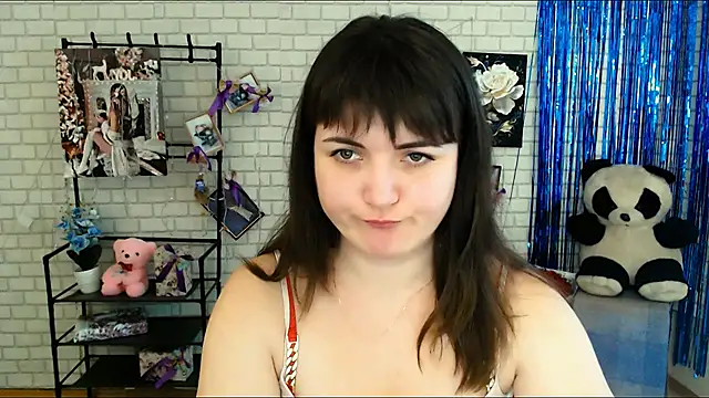 Snapshot of Darina_M_ chatting on 02/07/25, 08:33 Darina M online show from 02/07/25, 08:33