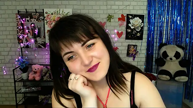 Snapshot of Darina_M_ chatting on 02/14/25, 11:42 Darina M online show from 02/14/25, 11:42