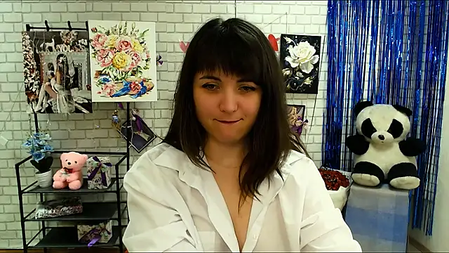 Snapshot of Darina_M_ chatting on 02/17/25, 01:32 Darina M online show from 02/17/25, 01:32