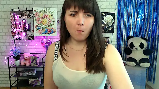 Snapshot of Darina_M_ chatting on 03/05/25, 11:17 Darina M online show from 03/05/25, 11:17