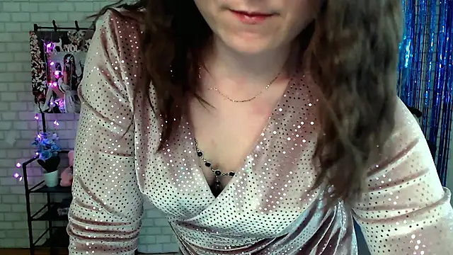 Snapshot of Darina_M_ chatting on 03/08/25, 11:58 Darina M online show from 03/08/25, 11:58