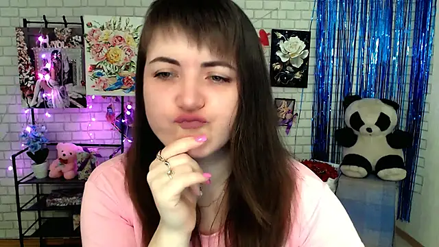 Snapshot of Darina_M_ chatting on 03/13/25, 05:33 Darina M online show from 03/13/25, 05:33