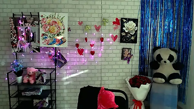 Snapshot of Darina_M_ chatting on 03/22/25, 02:25 Darina M online show from 03/22/25, 02:25