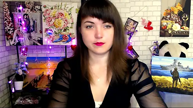 Snapshot of Darina_M_ chatting on 10/18/25, 04:37 Darina M online show from 10/18/25, 04:37