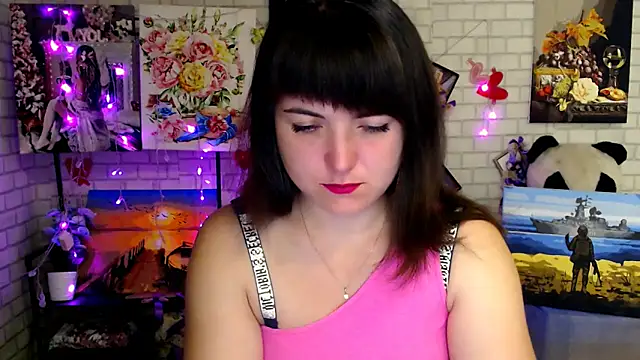 Snapshot of Darina_M_ chatting on 10/21/25, 04:35 Darina M online show from 10/21/25, 04:35