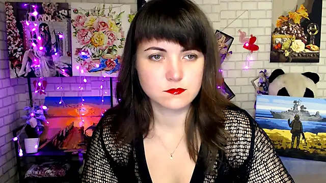 Snapshot of Darina_M_ chatting on 10/25/25, 03:47 Darina M online show from 10/25/25, 03:47