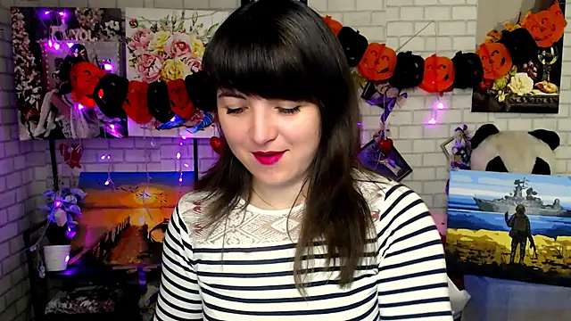 Snapshot of Darina_M_ chatting on 10/30/25, 05:31 Darina M online show from 10/30/25, 05:31